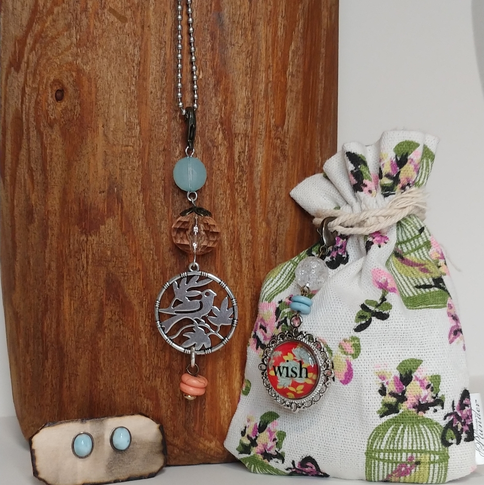 ✔4-piece Jewelry Set with Pouch. Interchangeable!